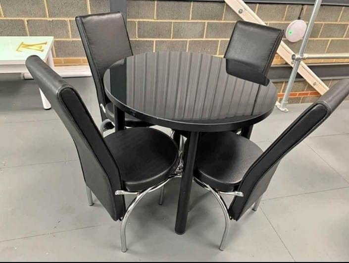 TURKISH ROUND TABLE WITH 4 CHAIRS BLACK/WHITE/GREY/BROWN