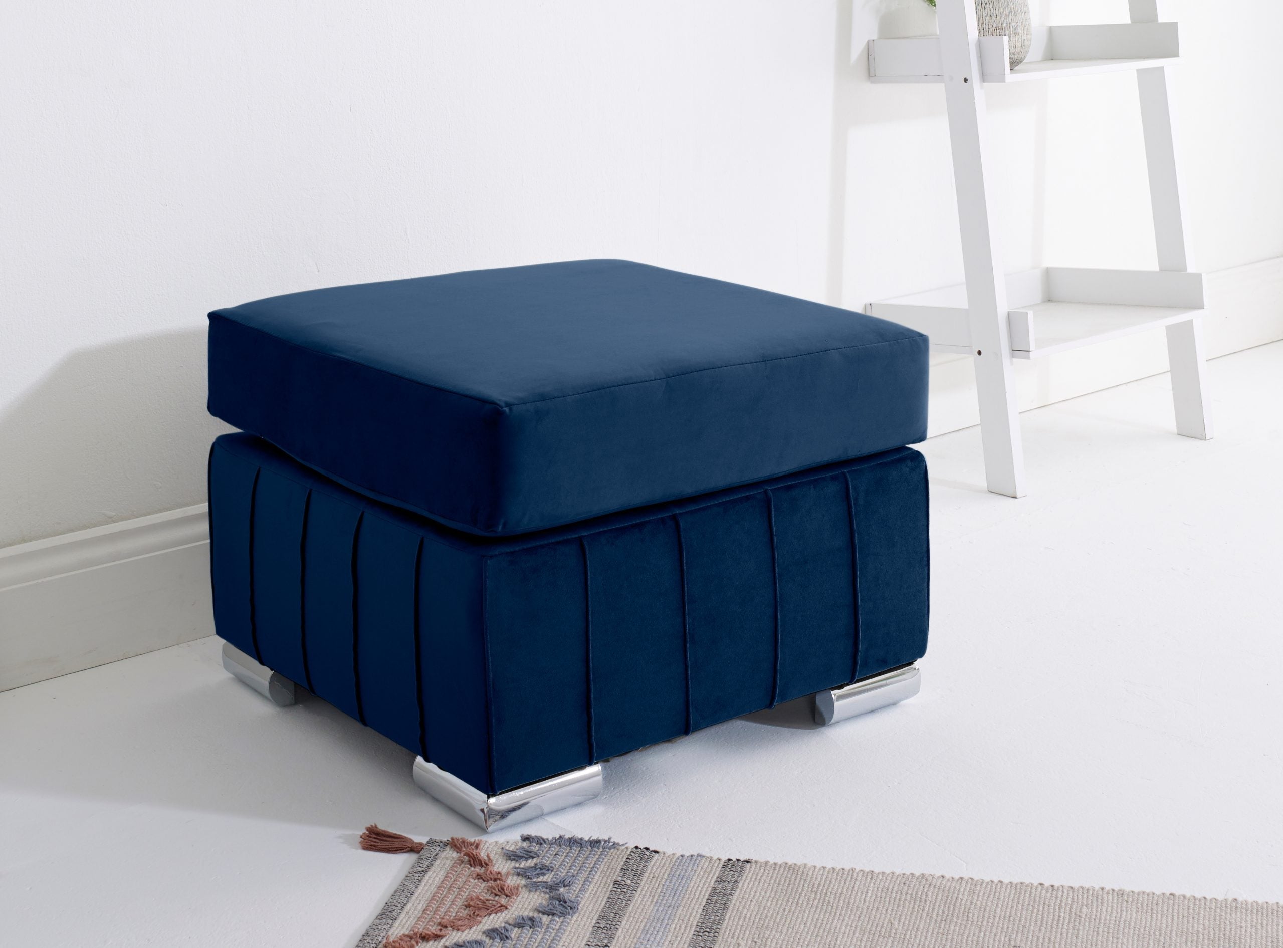 Layla Corner Fullback - 1c2 + Bolster / Buttoned Cushions