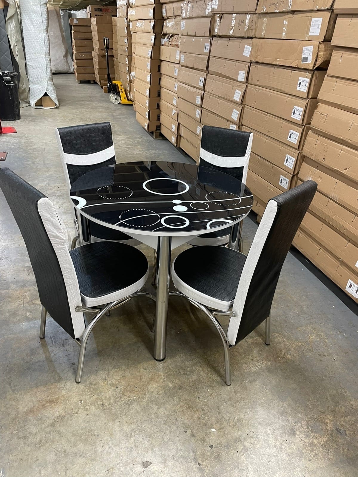 TURKISH ROUND TABLE WITH 4 CHAIRS BLACK/WHITE/GREY/BROWN